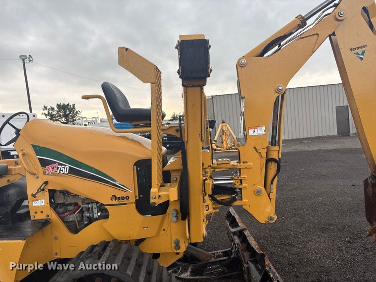 image for item EG8972 2017 Vermeer RTX750 vibratory cable plow