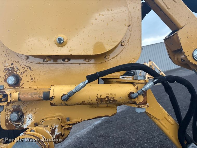 image for item EG8972 2017 Vermeer RTX750 vibratory cable plow