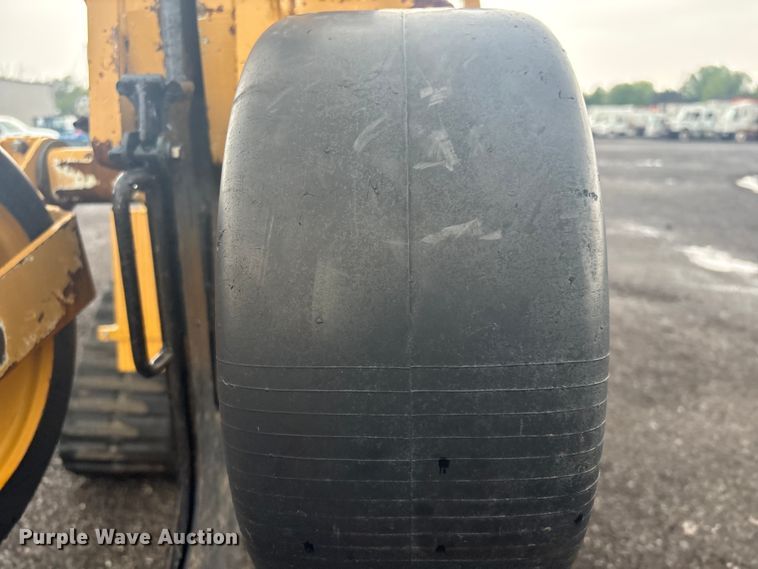 image for item EG8972 2017 Vermeer RTX750 vibratory cable plow