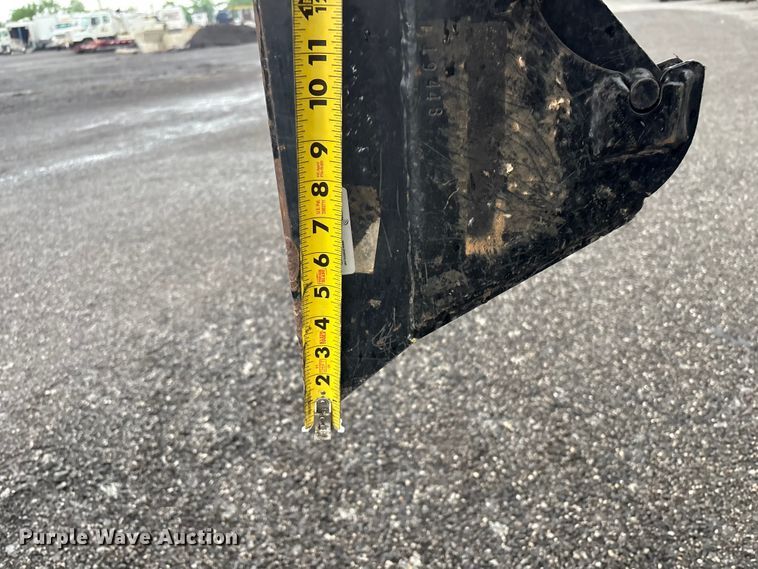 image for item EG8972 2017 Vermeer RTX750 vibratory cable plow