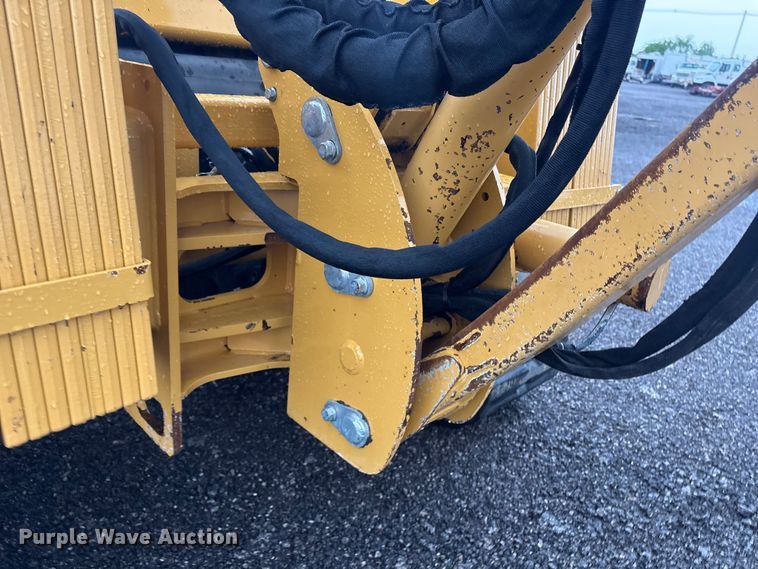 image for item EG8972 2017 Vermeer RTX750 vibratory cable plow