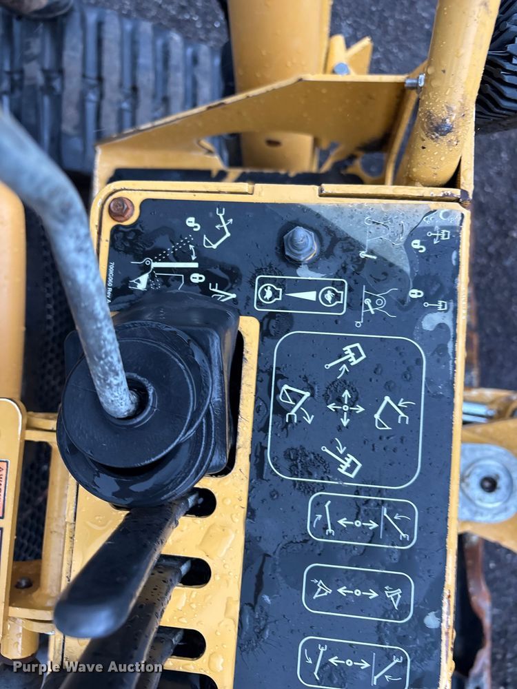 image for item EG8972 2017 Vermeer RTX750 vibratory cable plow