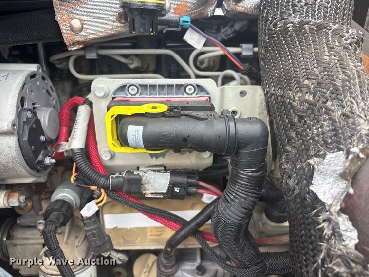 image for item EG8972 2017 Vermeer RTX750 vibratory cable plow