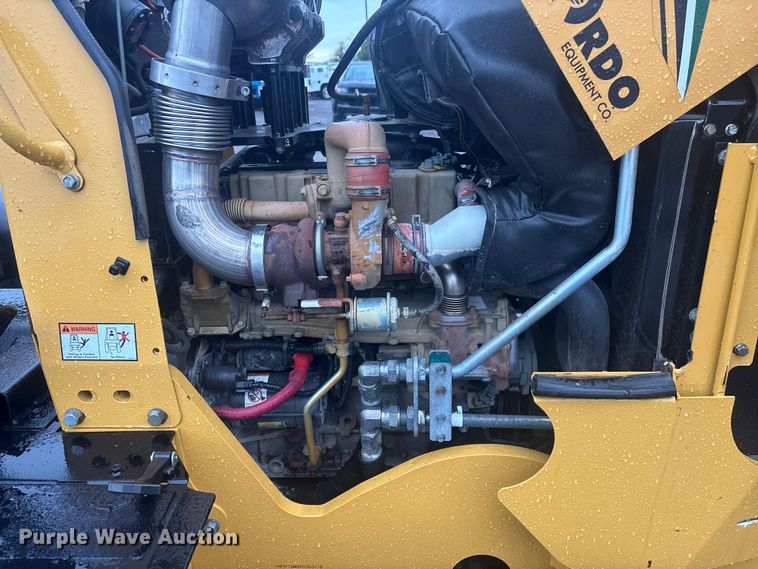 image for item EG8972 2017 Vermeer RTX750 vibratory cable plow