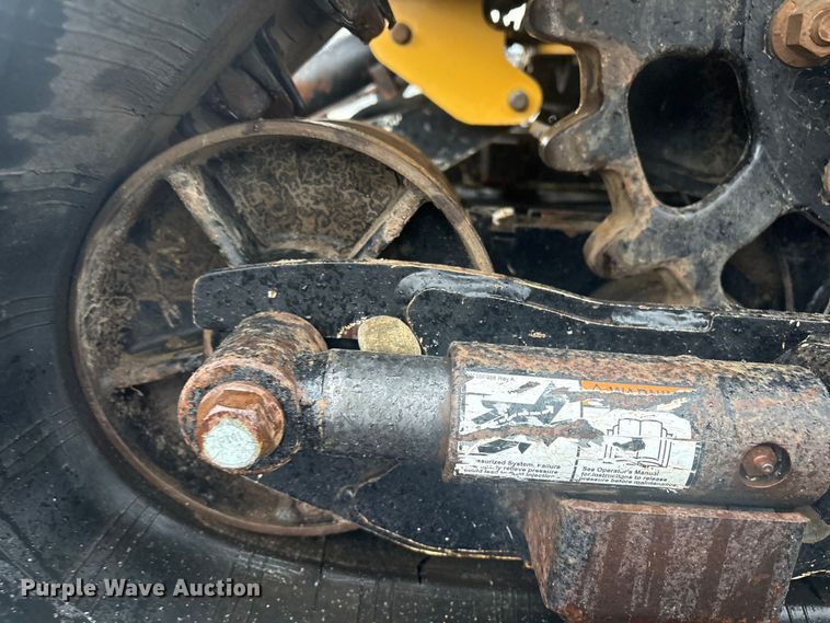 image for item EG8972 2017 Vermeer RTX750 vibratory cable plow