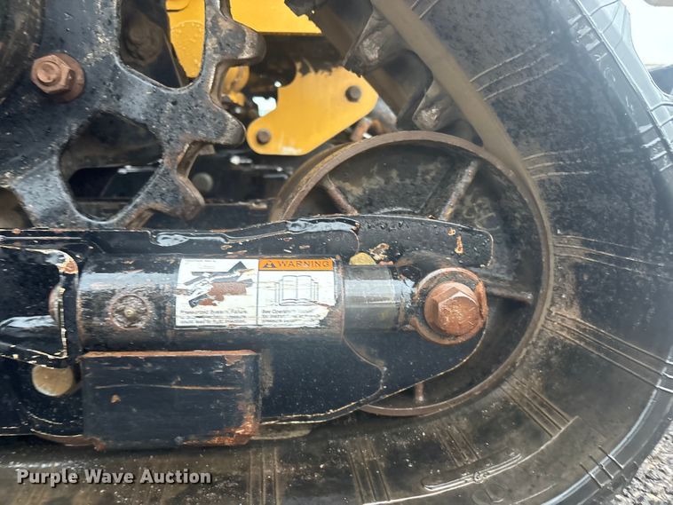 image for item EG8972 2017 Vermeer RTX750 vibratory cable plow