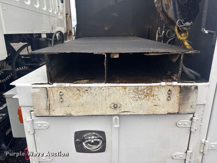 image for item EG8973 2013 Freightliner Business Class M2  utility / service truck