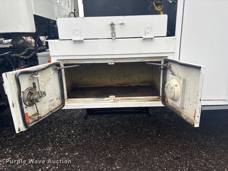 image for item EG8973 2013 Freightliner Business Class M2  utility / service truck