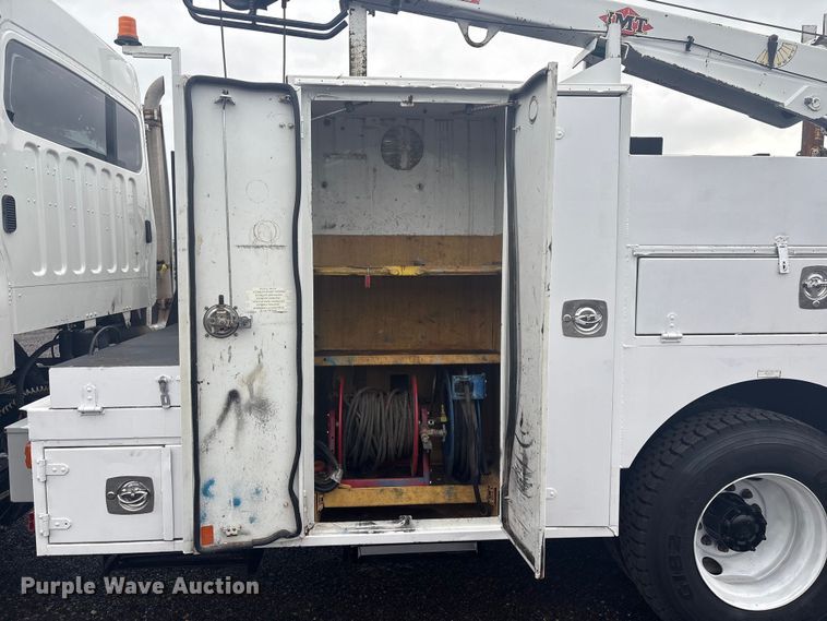 image for item EG8973 2013 Freightliner Business Class M2  utility / service truck