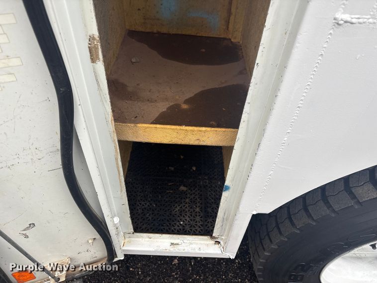 image for item EG8973 2013 Freightliner Business Class M2  utility / service truck