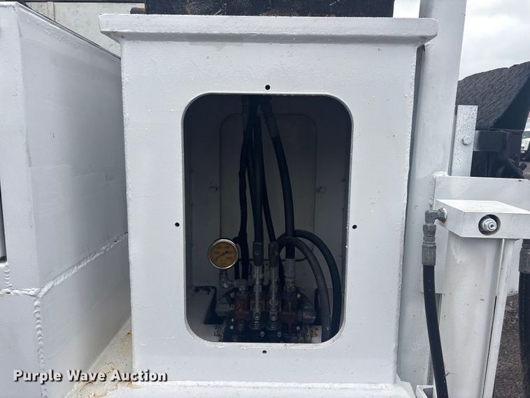 image for item EG8973 2013 Freightliner Business Class M2  utility / service truck