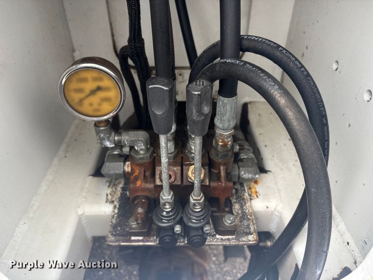 image for item EG8973 2013 Freightliner Business Class M2  utility / service truck