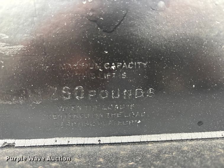 image for item EG8973 2013 Freightliner Business Class M2  utility / service truck