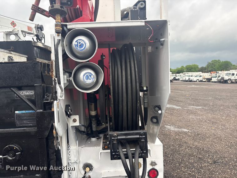 image for item EG8973 2013 Freightliner Business Class M2  utility / service truck