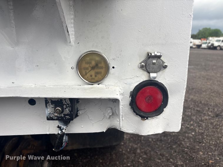 image for item EG8973 2013 Freightliner Business Class M2  utility / service truck