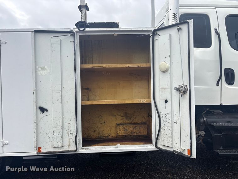 image for item EG8973 2013 Freightliner Business Class M2  utility / service truck