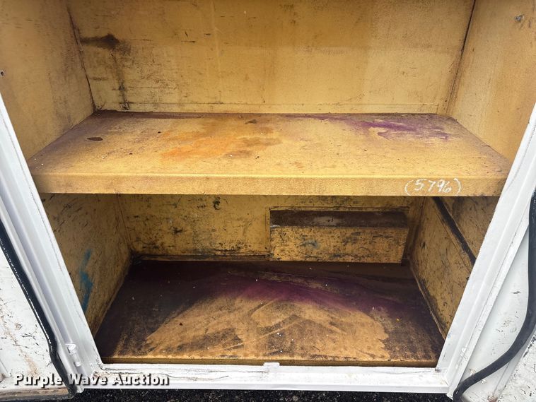 image for item EG8973 2013 Freightliner Business Class M2  utility / service truck