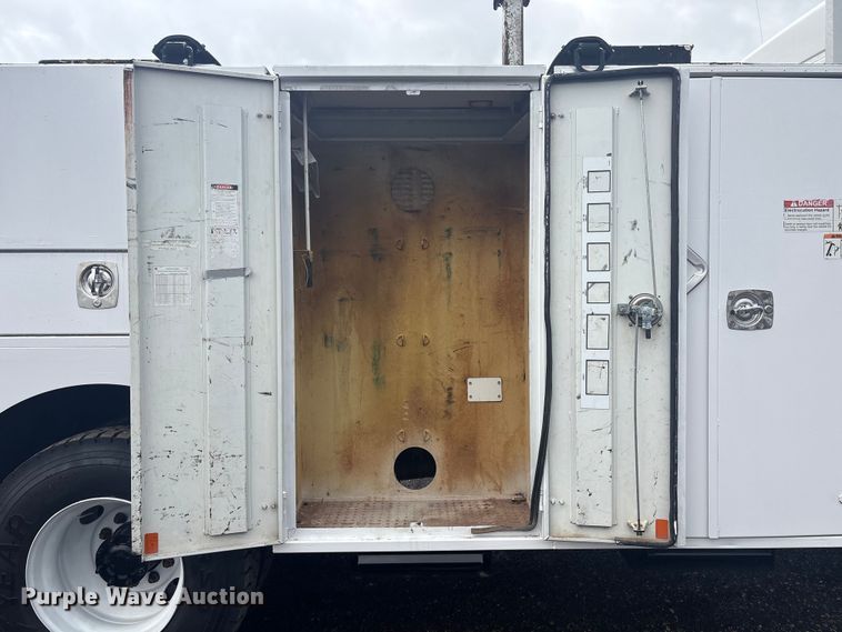 image for item EG8973 2013 Freightliner Business Class M2  utility / service truck