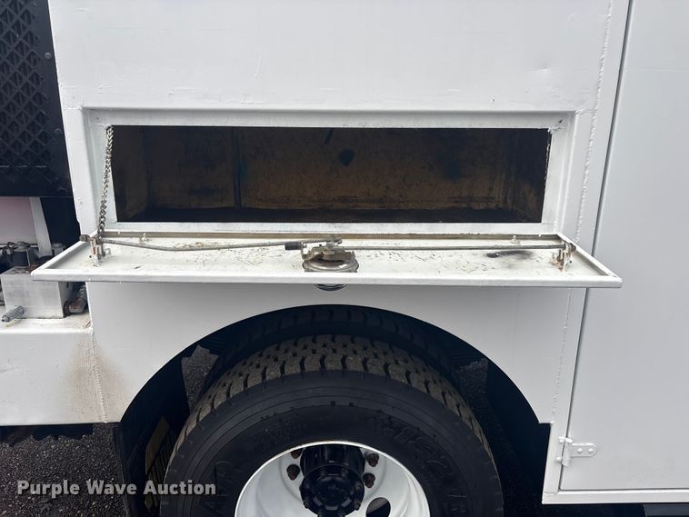 image for item EG8973 2013 Freightliner Business Class M2  utility / service truck