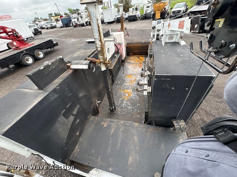 image for item EG8973 2013 Freightliner Business Class M2  utility / service truck