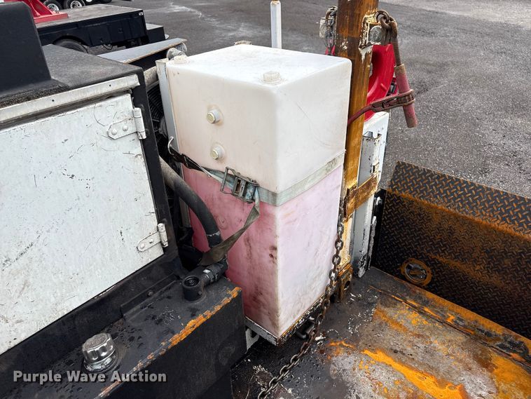 image for item EG8973 2013 Freightliner Business Class M2  utility / service truck