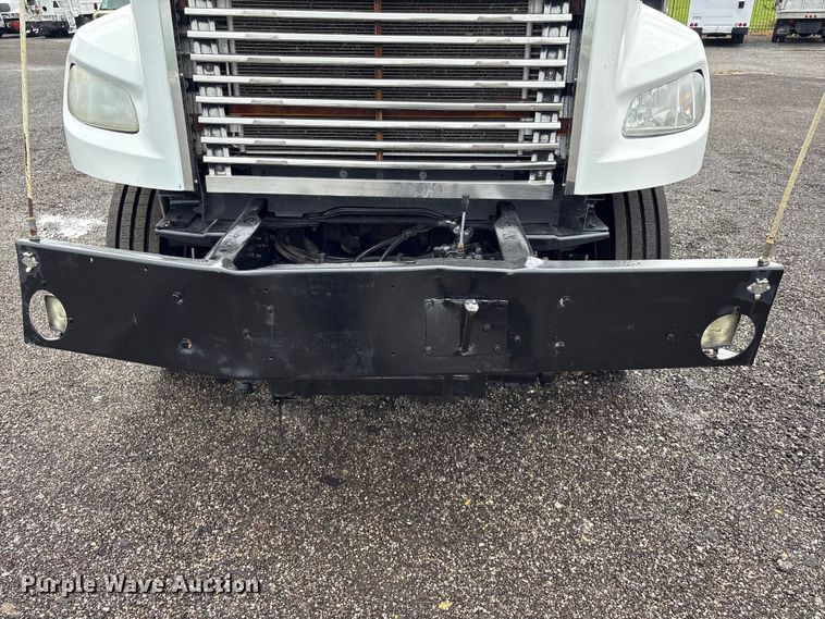 image for item EG8973 2013 Freightliner Business Class M2  utility / service truck