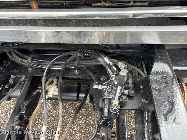 image for item EG8973 2013 Freightliner Business Class M2  utility / service truck