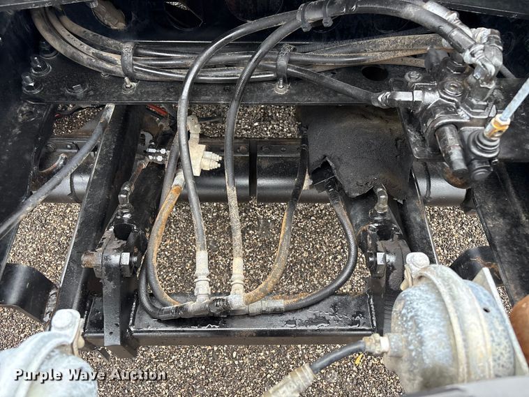 image for item EG8973 2013 Freightliner Business Class M2  utility / service truck