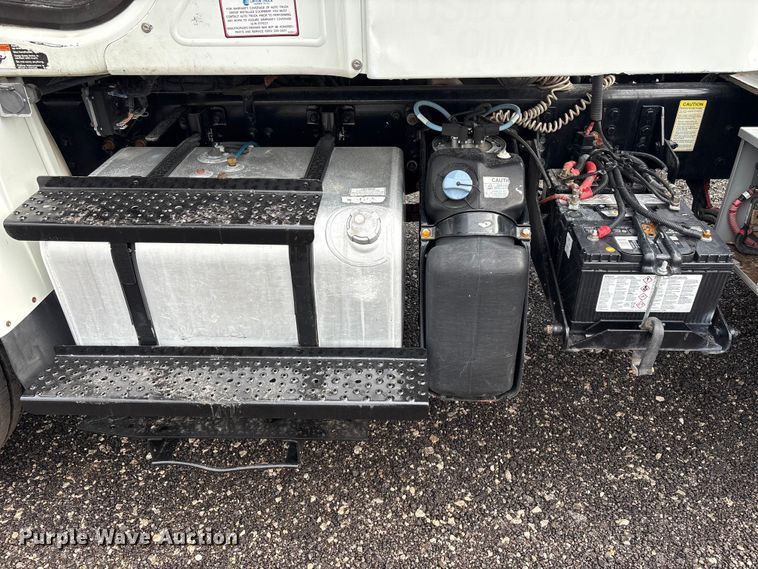 image for item EG8973 2013 Freightliner Business Class M2  utility / service truck