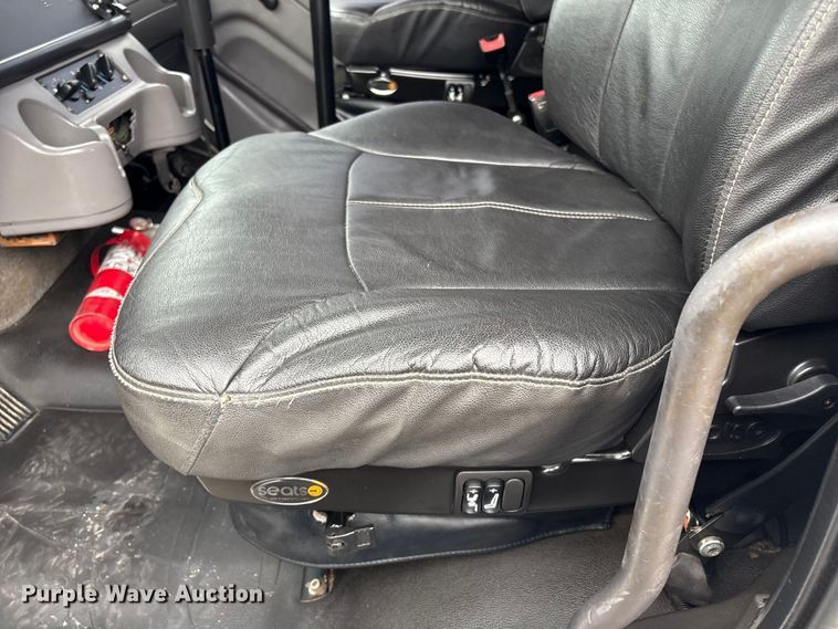 image for item EG8973 2013 Freightliner Business Class M2  utility / service truck