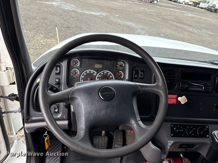 image for item EG8973 2013 Freightliner Business Class M2  utility / service truck