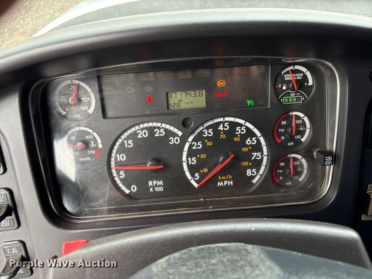 image for item EG8973 2013 Freightliner Business Class M2  utility / service truck