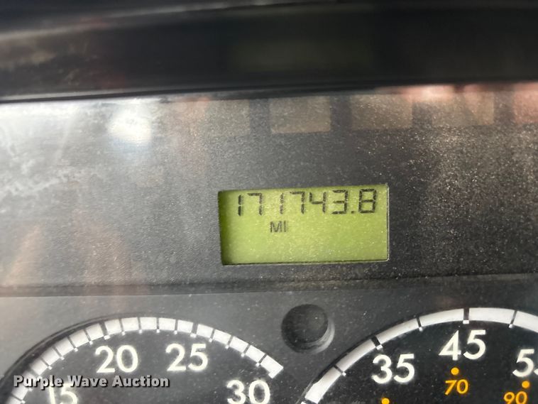 image for item EG8973 2013 Freightliner Business Class M2  utility / service truck