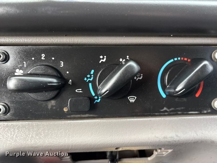 image for item EG8973 2013 Freightliner Business Class M2  utility / service truck