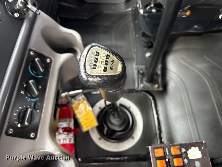 image for item EG8973 2013 Freightliner Business Class M2  utility / service truck