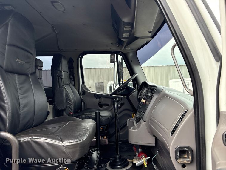 image for item EG8973 2013 Freightliner Business Class M2  utility / service truck