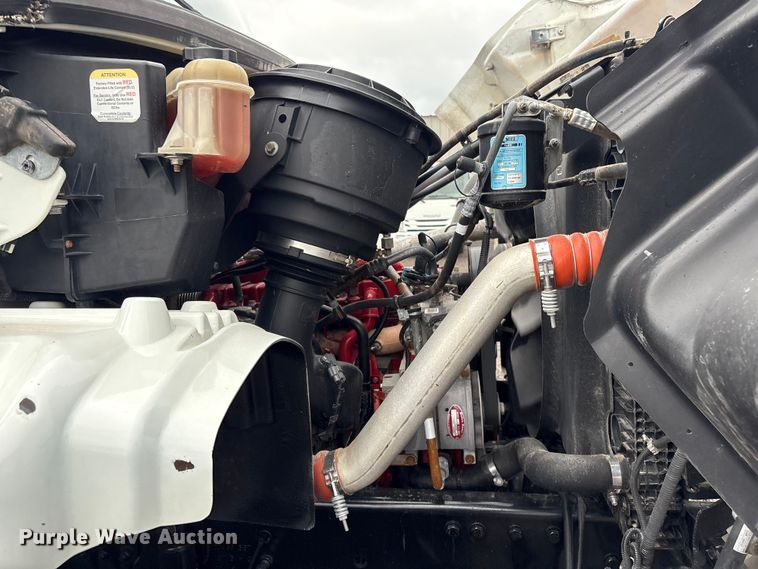 image for item EG8973 2013 Freightliner Business Class M2  utility / service truck