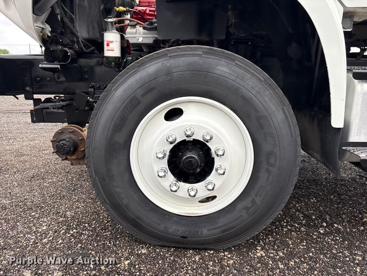 image for item EG8973 2013 Freightliner Business Class M2  utility / service truck