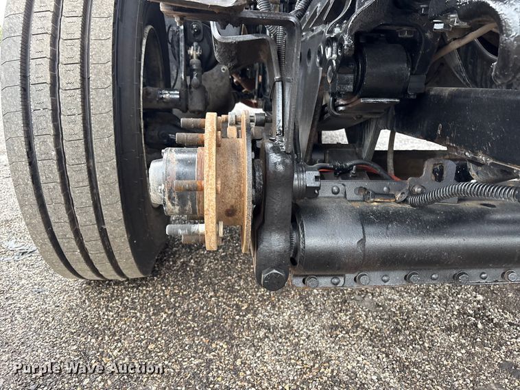 image for item EG8973 2013 Freightliner Business Class M2  utility / service truck