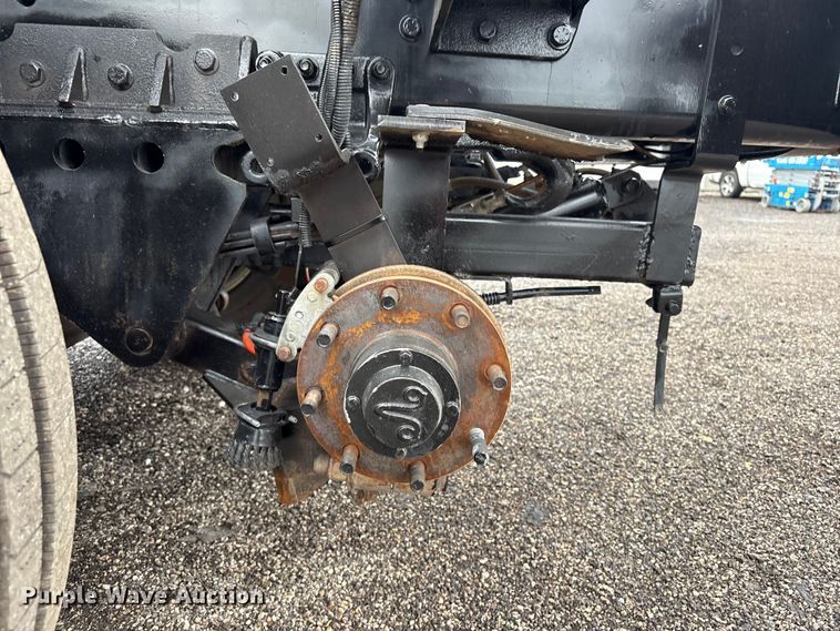 image for item EG8973 2013 Freightliner Business Class M2  utility / service truck