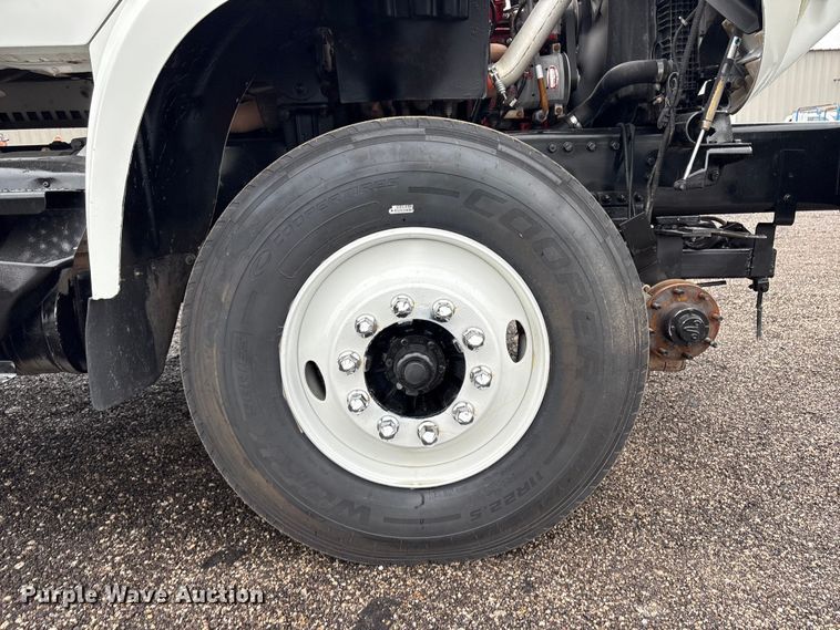 image for item EG8973 2013 Freightliner Business Class M2  utility / service truck