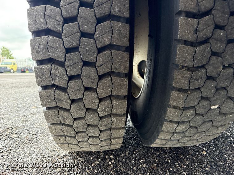 image for item EG8973 2013 Freightliner Business Class M2  utility / service truck