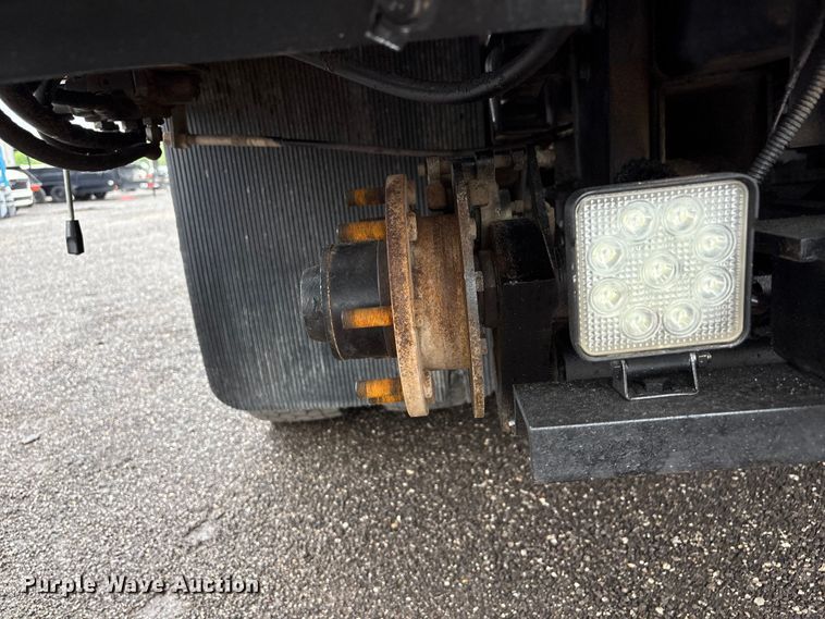 image for item EG8973 2013 Freightliner Business Class M2  utility / service truck