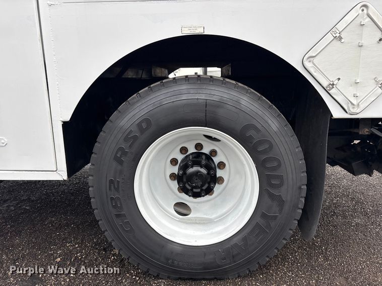 image for item EG8973 2013 Freightliner Business Class M2  utility / service truck