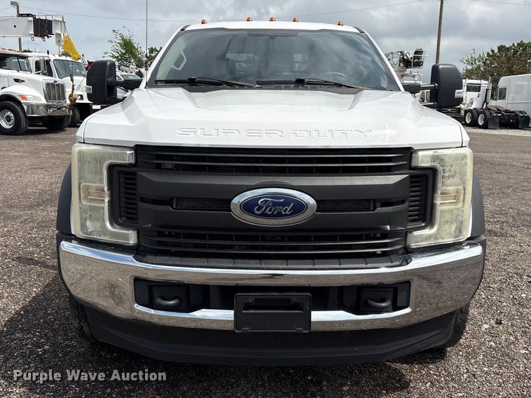 image for item EG8980 2017 Ford F550 Super Duty Crew Cab flatbed truck