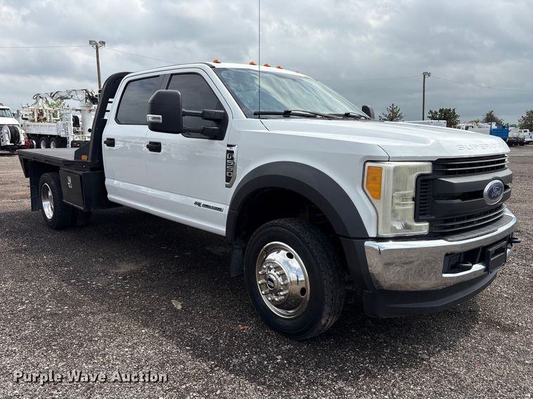 image for item EG8980 2017 Ford F550 Super Duty Crew Cab flatbed truck