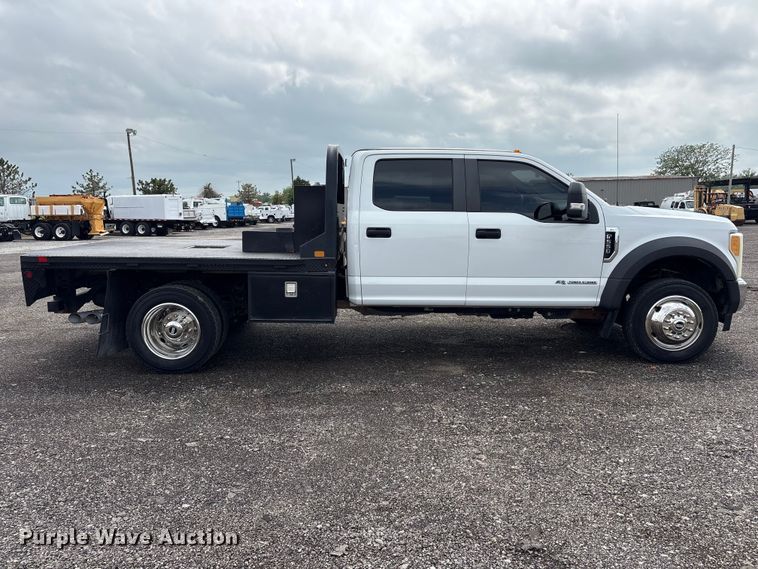image for item EG8980 2017 Ford F550 Super Duty Crew Cab flatbed truck