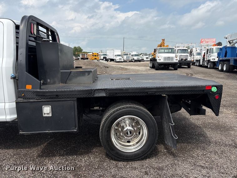 image for item EG8980 2017 Ford F550 Super Duty Crew Cab flatbed truck