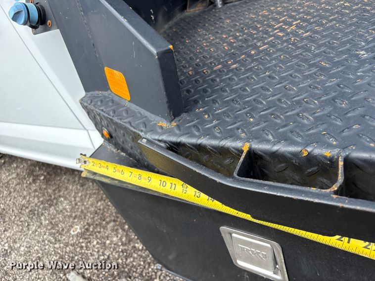 image for item EG8980 2017 Ford F550 Super Duty Crew Cab flatbed truck