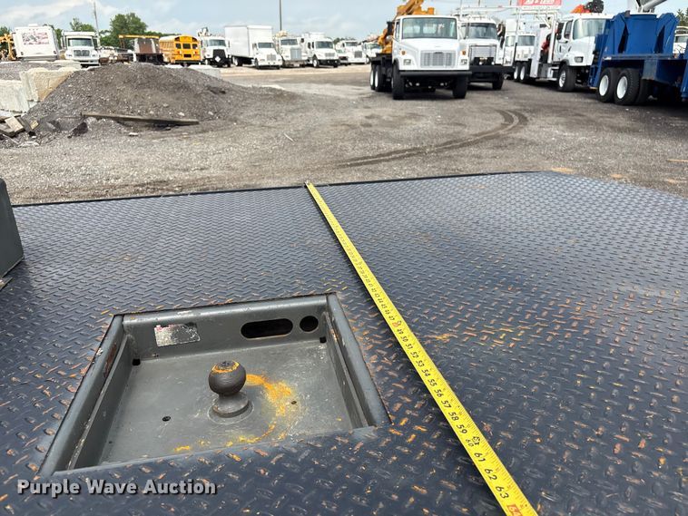 image for item EG8980 2017 Ford F550 Super Duty Crew Cab flatbed truck